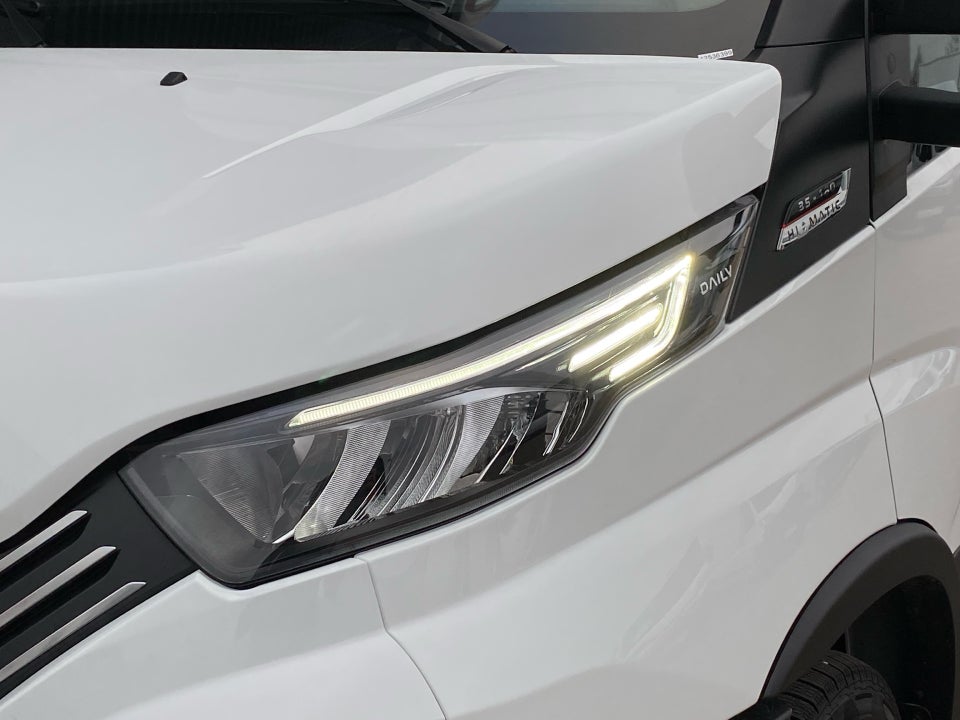 Iveco Daily 3,0 35S18 4100mm Box m/lift AG8