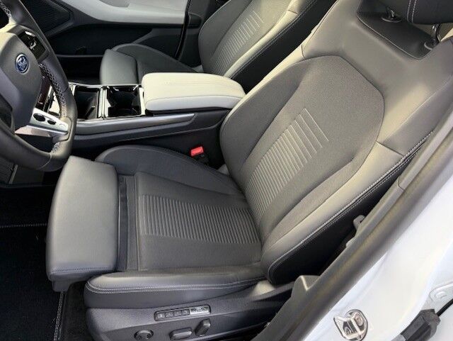 Ford Capri 82 Select Extended Range 5d