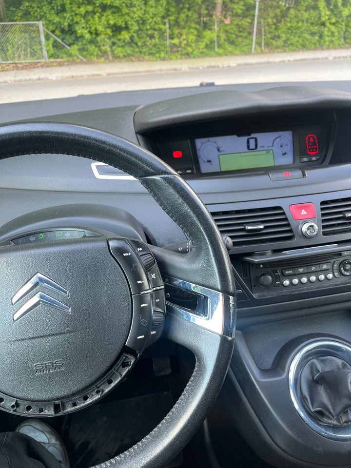 Citroën Grand C4 Picasso 1,8 16V Prestige 7prs 5d