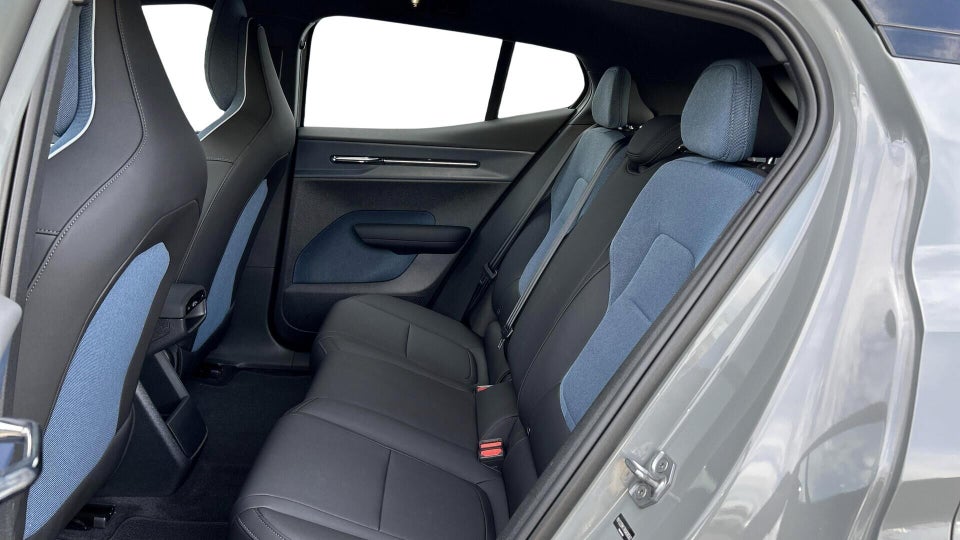 Volvo EX30 Standard Range Plus 5d