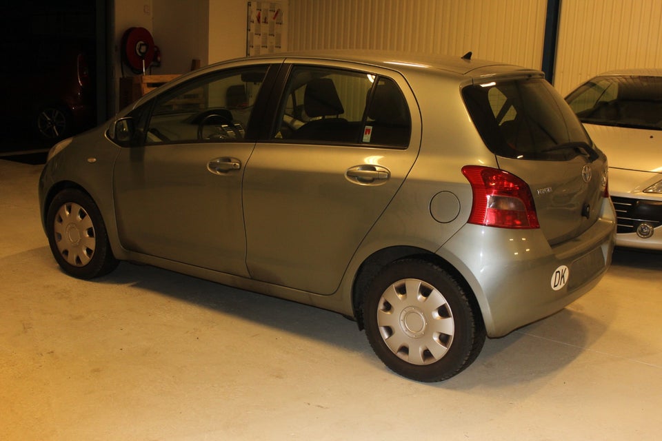 Toyota Yaris 1,3 Luna M/M 5d