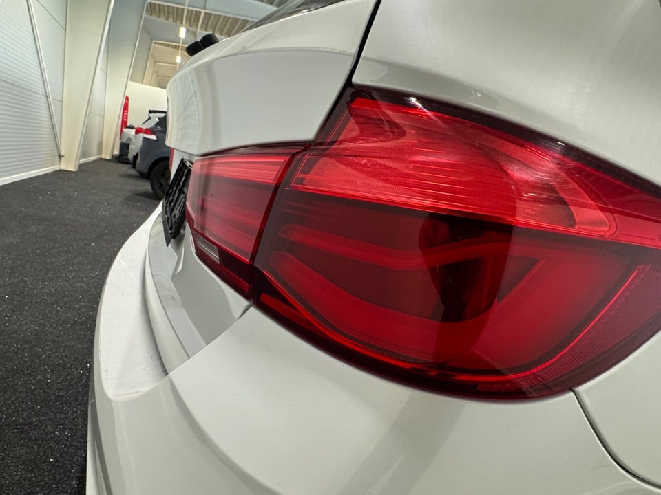 BMW 320i 2,0 Touring aut. 5d