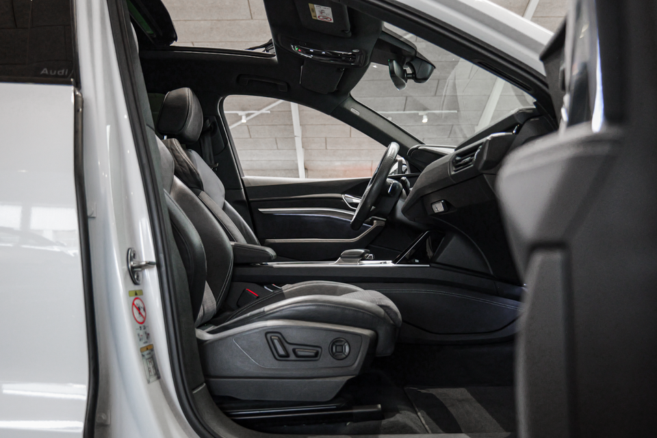 Audi Q8 e-tron 55 S-line quattro 5d