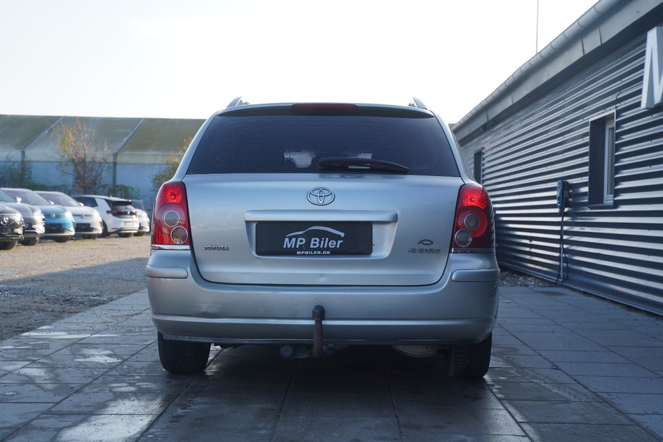 Toyota Avensis 1,8 VVT-i Elegance stc. 5d