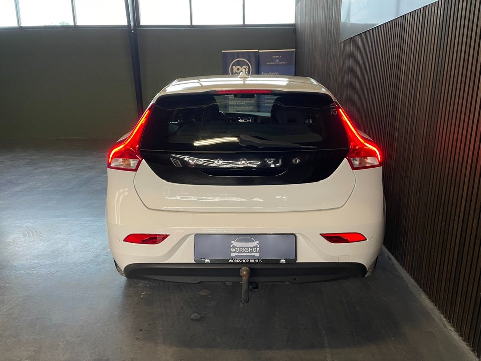 Volvo V40 2,0 D2 120 Momentum 5d