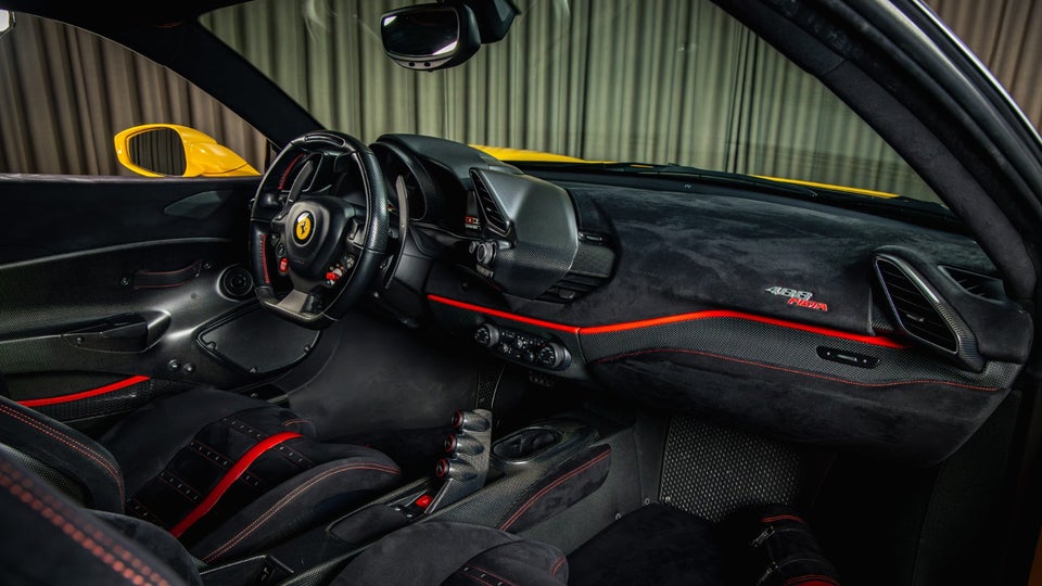 Ferrari 488 Pista 3,9 DCT 2d