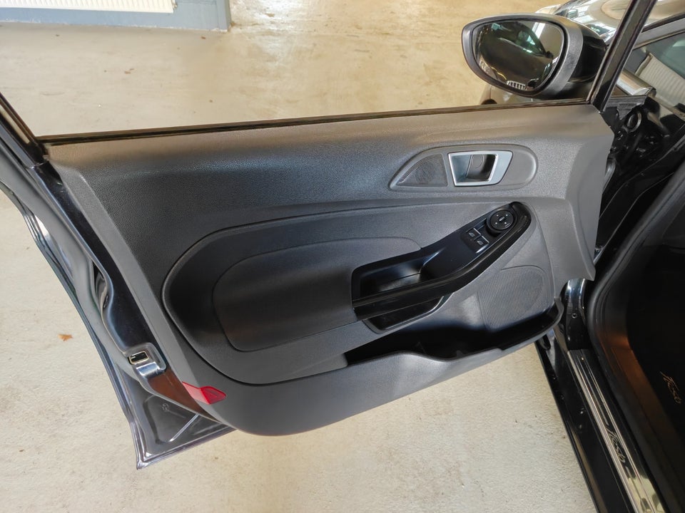 Ford Fiesta 1,6 TDCi 95 Titanium 5d