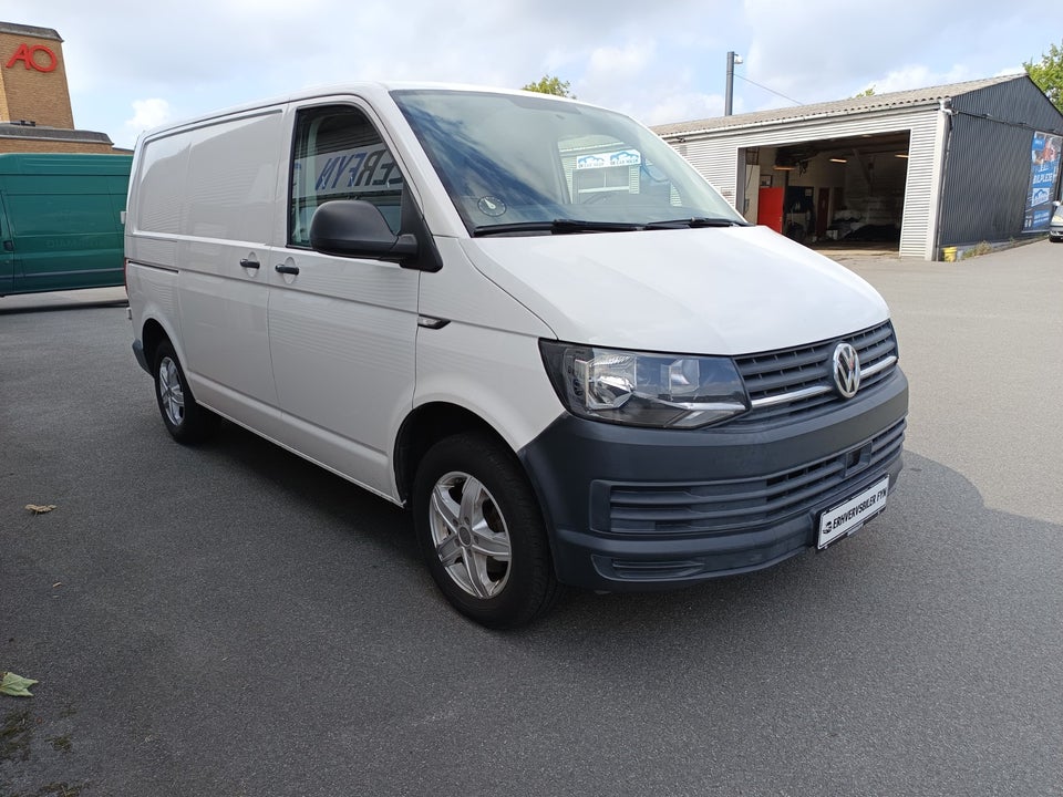 VW Transporter 2,0 TDi 102 Kassevogn kort