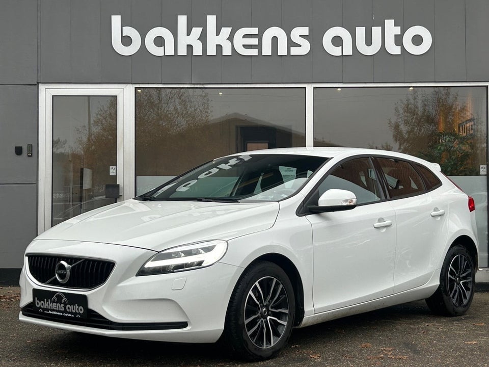 Volvo V40 2,0 T3 152 Momentum 5d