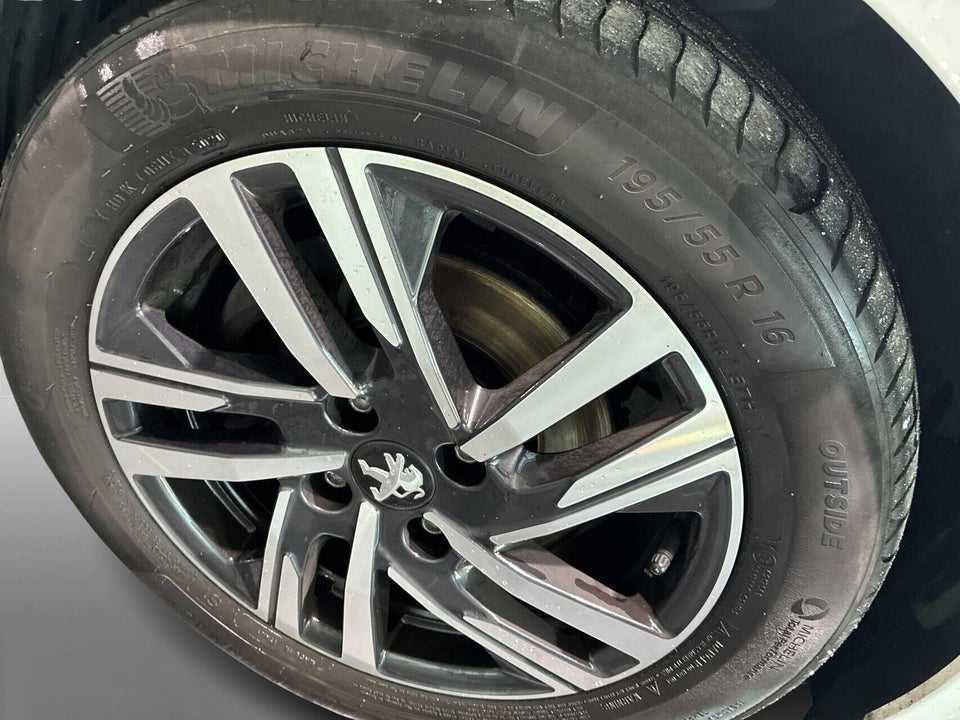 Peugeot 208 1,2 PureTech 100 Allure Grand 5d