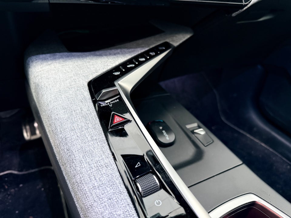 Peugeot e-3008 77 GT Pack 5d