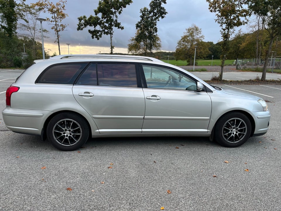 Toyota Avensis 1,8 VVT-i Sol 5d