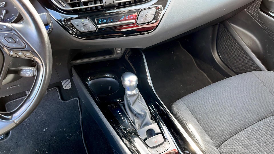 Toyota C-HR 1,8 Hybrid Selected CVT 5d