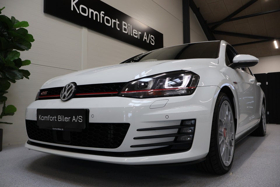 VW Golf VII 2,0 GTi Performance DSG BMT 5d