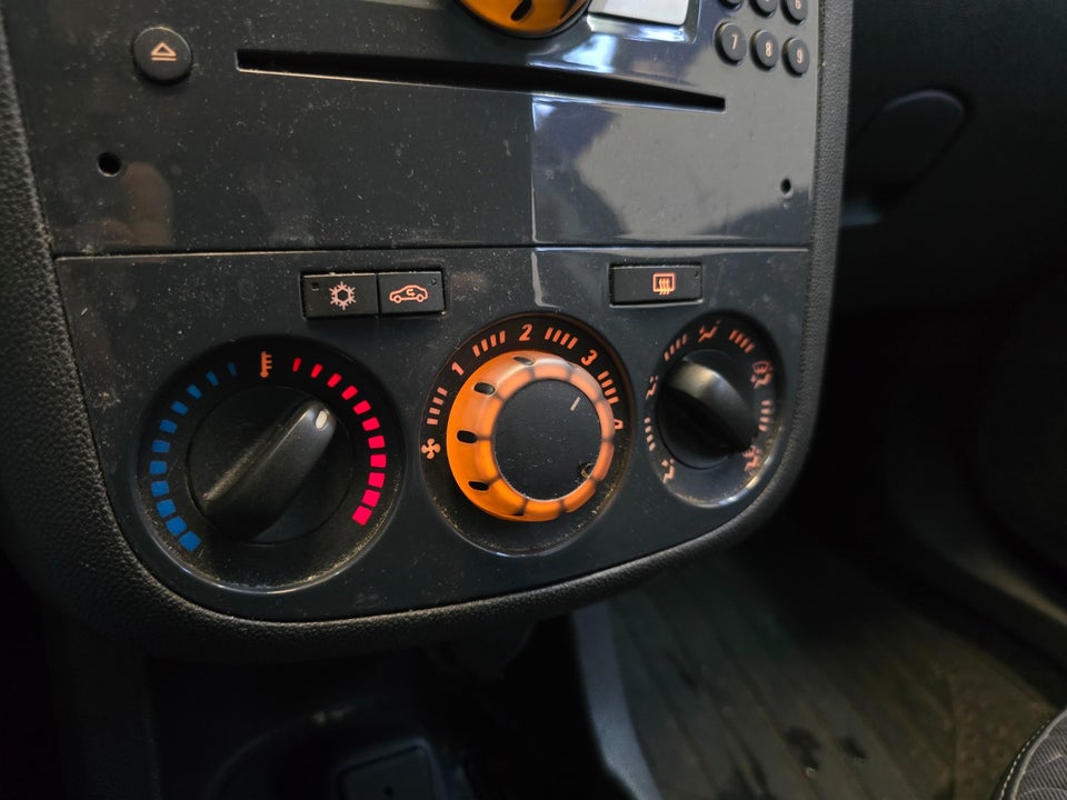 Opel Corsa 1,2 16V Cosmo 5d