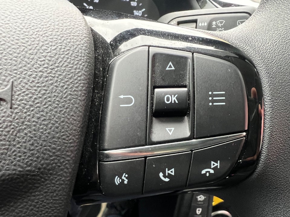 Ford Fiesta 1,0 EcoBoost mHEV Connected 5d