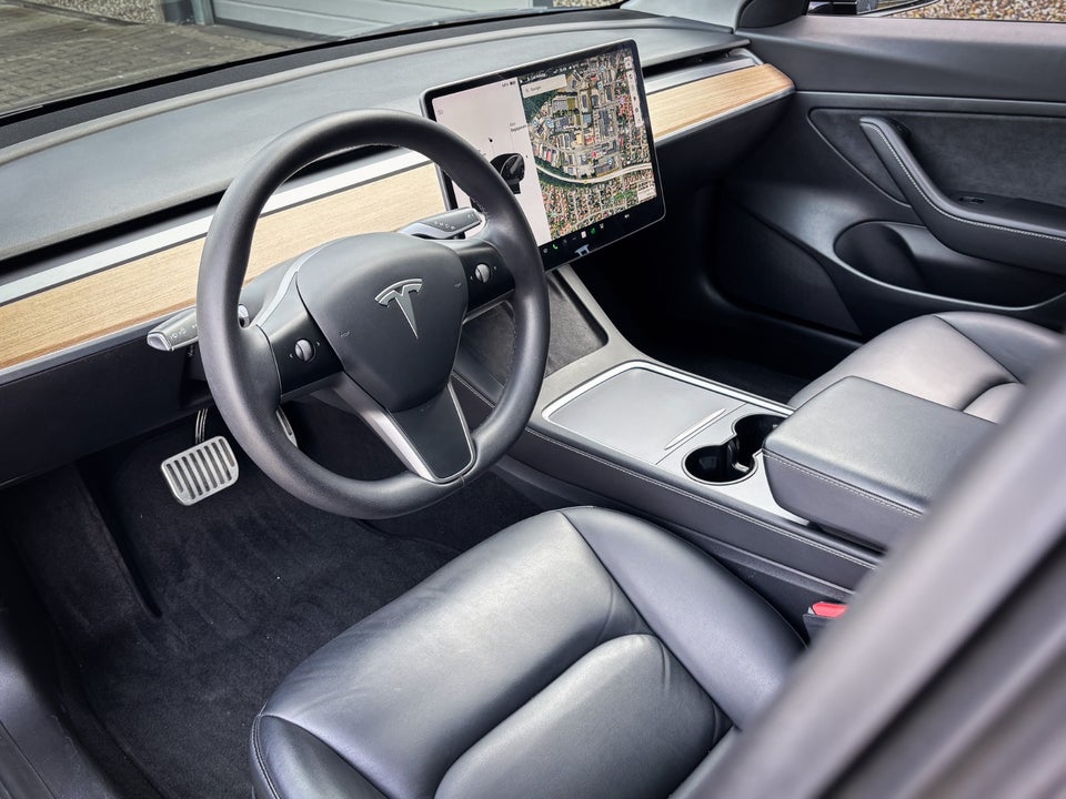 Tesla Model 3 Standard Range+ RWD 4d