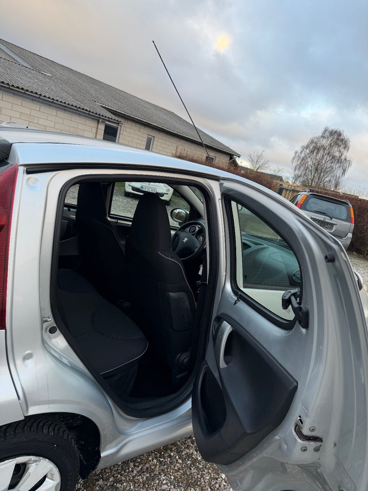 Peugeot 107 1,0 Active 5d