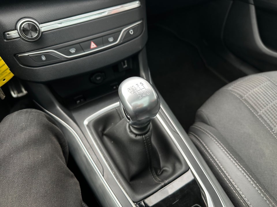 Peugeot 308 1,2 e-THP 130 Allure Sky SW 5d