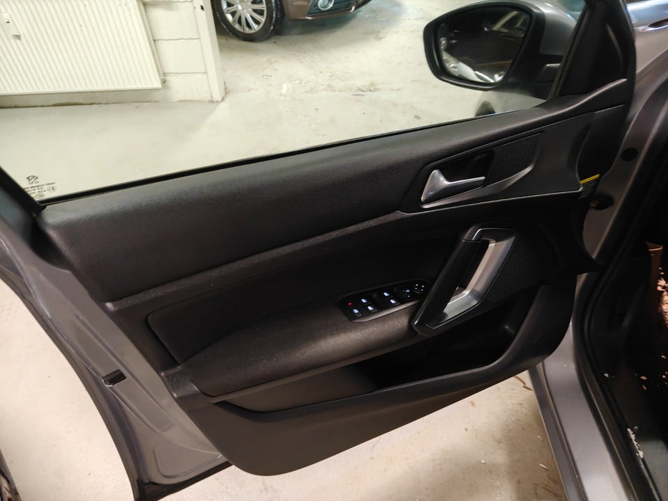 Peugeot 308 1,2 e-THP 130 Active SW 5d