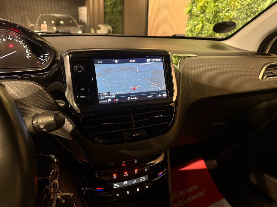 Peugeot 208 1,2 PureTech 82 Allure Sky 5d