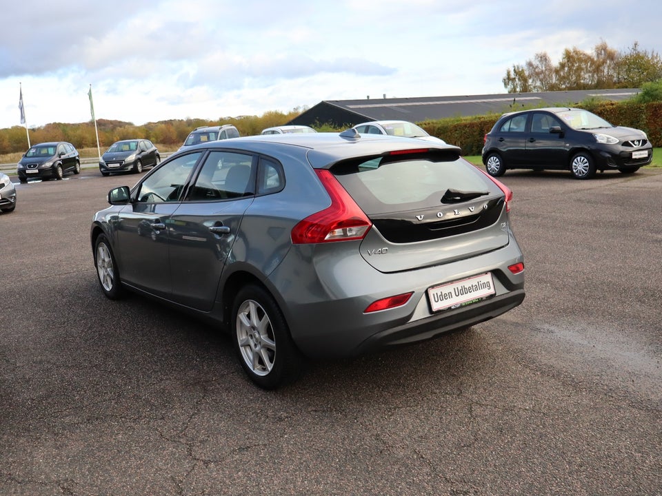 Volvo V40 2,0 D2 120 Momentum Eco 5d