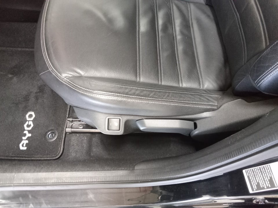 Toyota Aygo 1,0 VVT-i x-black 5d