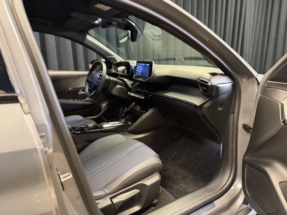 Peugeot e-208 54 GT 5d