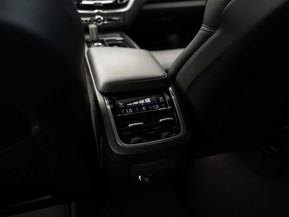 Volvo XC60 2,0 D5 235 R-Design aut. AWD 5d