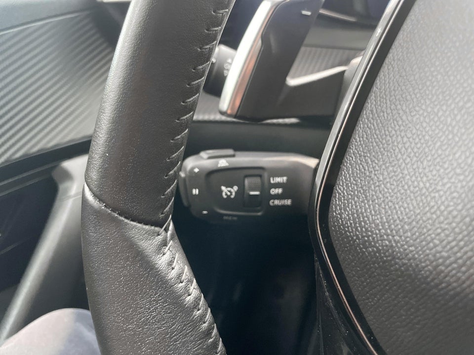 Peugeot 2008 1,2 PureTech 130 First Selection EAT8 5d