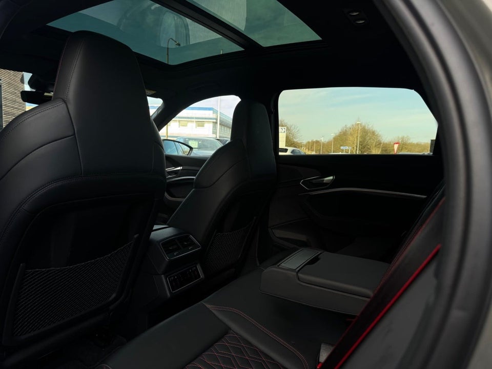 Audi Q8 e-tron 55 S-line Black Edition quattro 5d