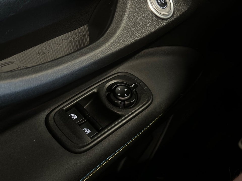 Abarth 500e Scorpionissima Cabrio 2d