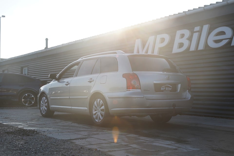 Toyota Avensis 1,8 VVT-i Elegance stc. 5d