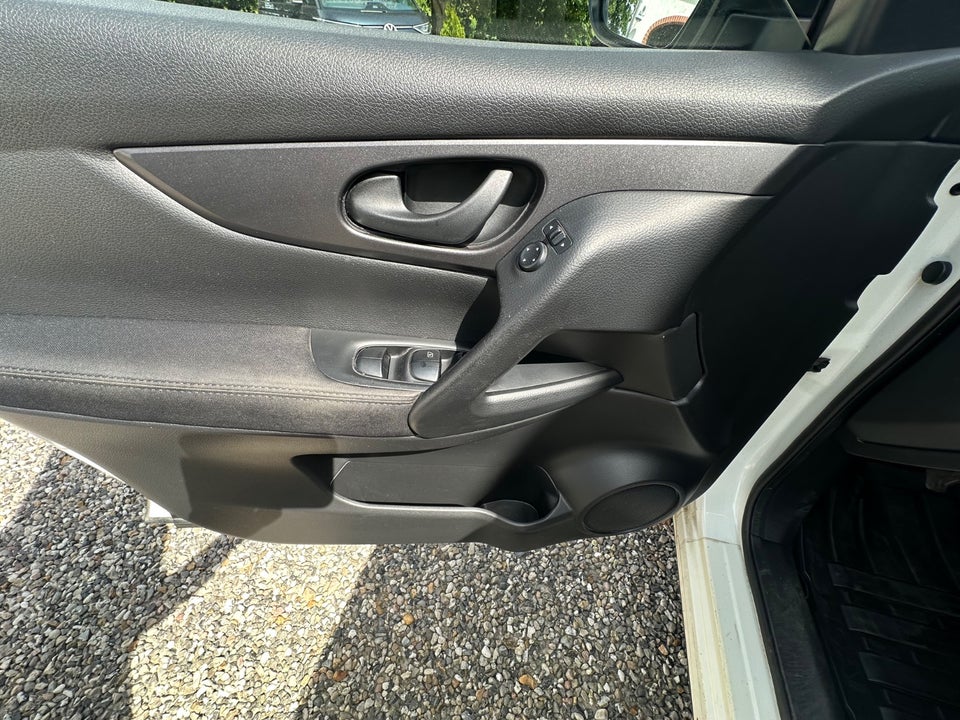 Nissan Qashqai 1,6 Dig-T 163 Visia 5d