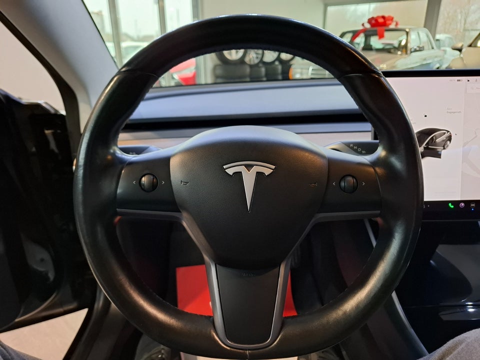 Tesla Model 3 Long Range AWD 4d