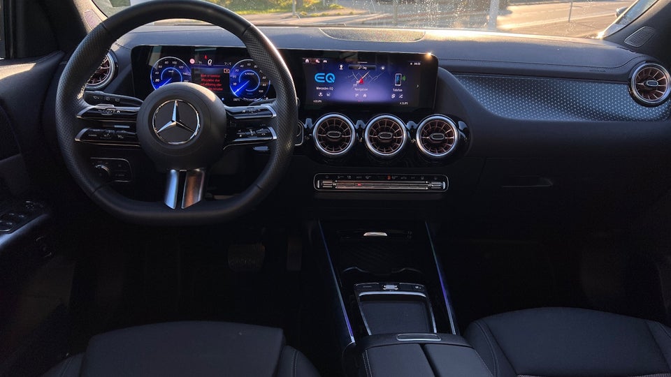 Mercedes EQA300 4Matic 5d