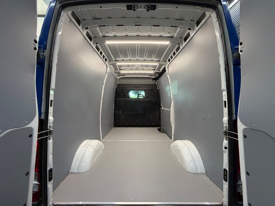 Iveco Daily 2,3 35S13 10,8m³ Van