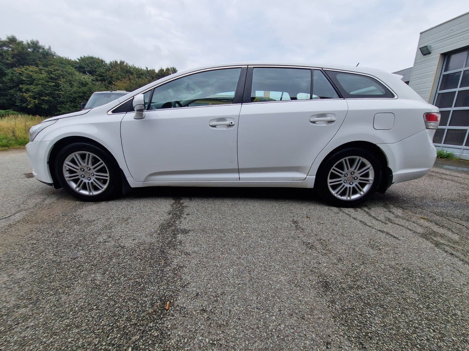 Toyota Avensis 2,0 D-4D T2 stc. 5d