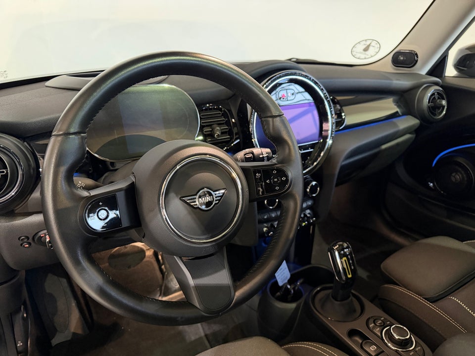 MINI Cooper SE Essential 3d