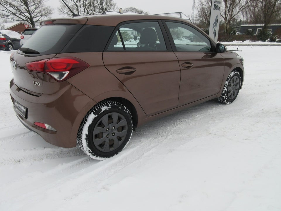 Hyundai i20 1,25 Fresh 5d