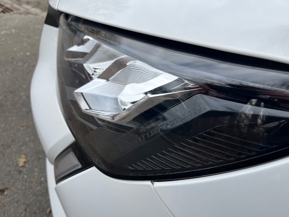 Peugeot 208 1,2 PureTech 75 Black Limited 5d