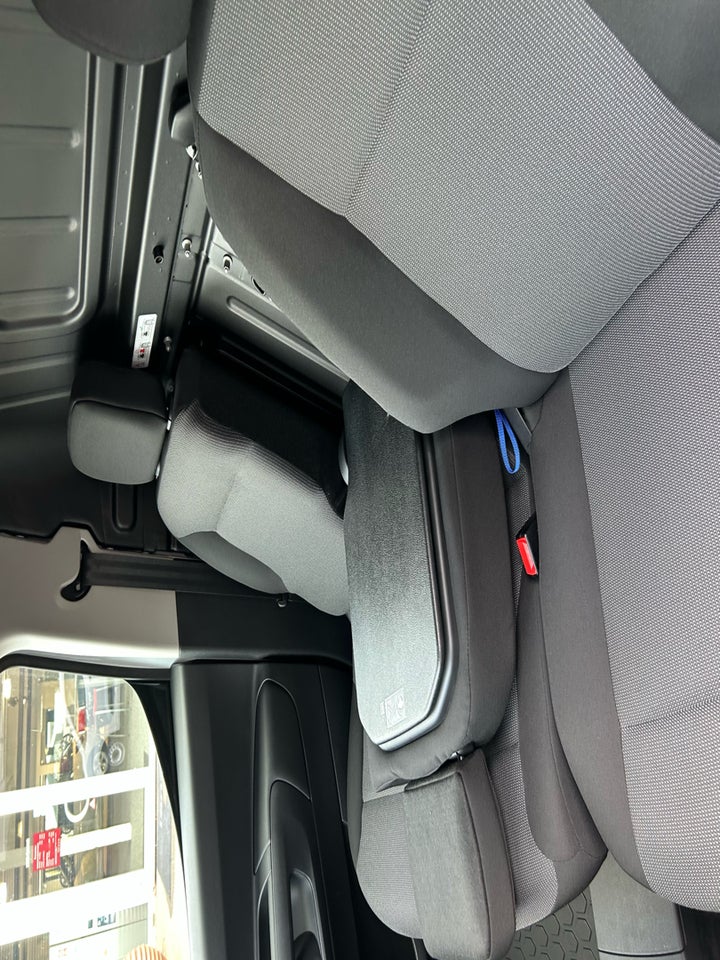 Peugeot Partner 1,5 BlueHDi 130 L2V2 Plus EAT8 Van