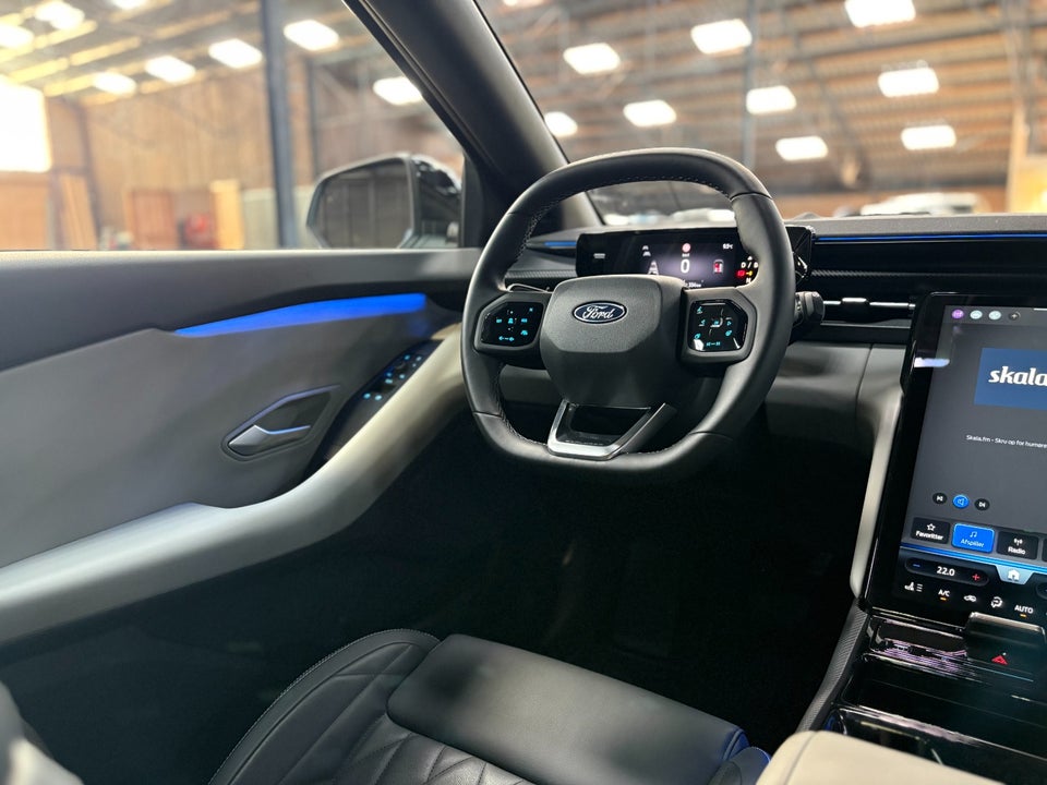 Ford Explorer 77 Premium Extended Range 5d