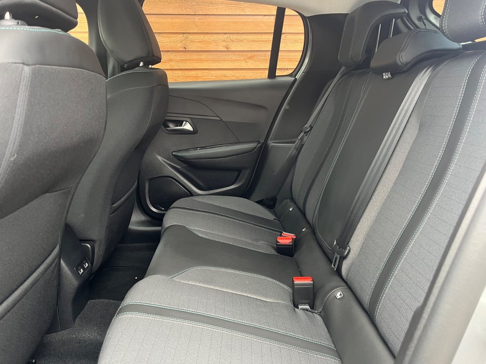 Peugeot 208 1,2 PureTech 100 Allure EAT8 5d