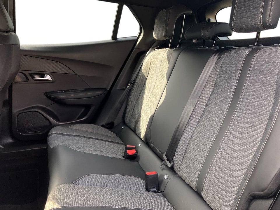 Peugeot 2008 1,2 PureTech 130 First Selection EAT8 5d