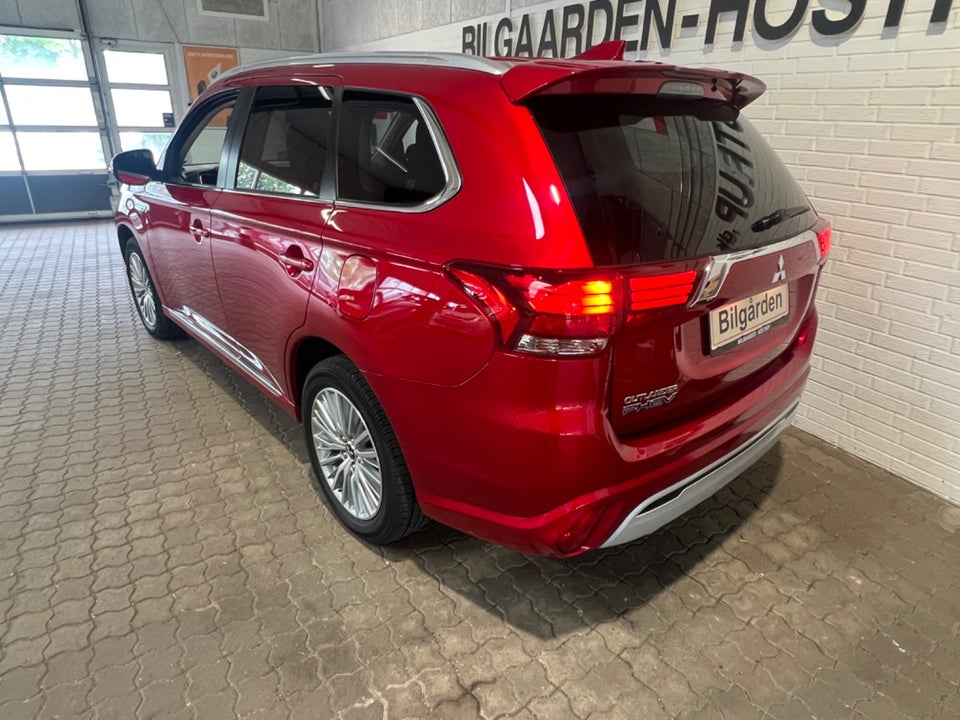 Mitsubishi Outlander 2,4 PHEV Invite CVT 4WD 5d