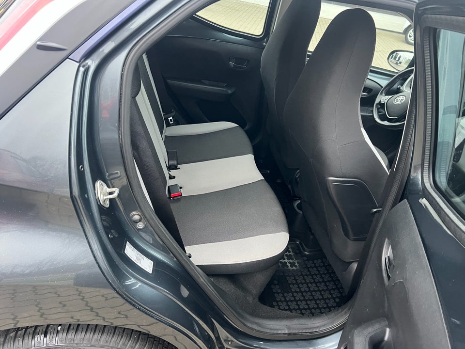 Toyota Aygo 1,0 VVT-i x-play x-touch 5d