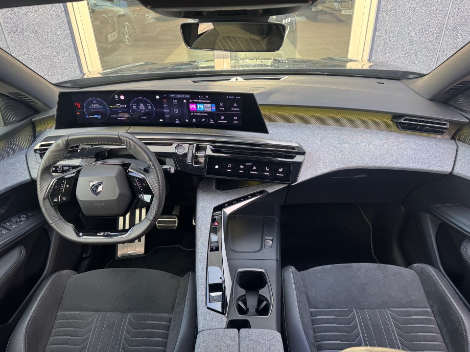 Peugeot e-3008 77 GT 5d