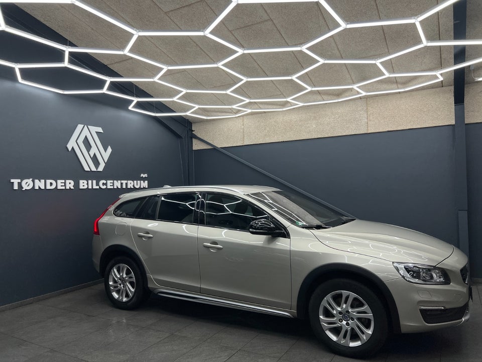 Volvo V60 CC 2,0 D3 150 Momentum 5d