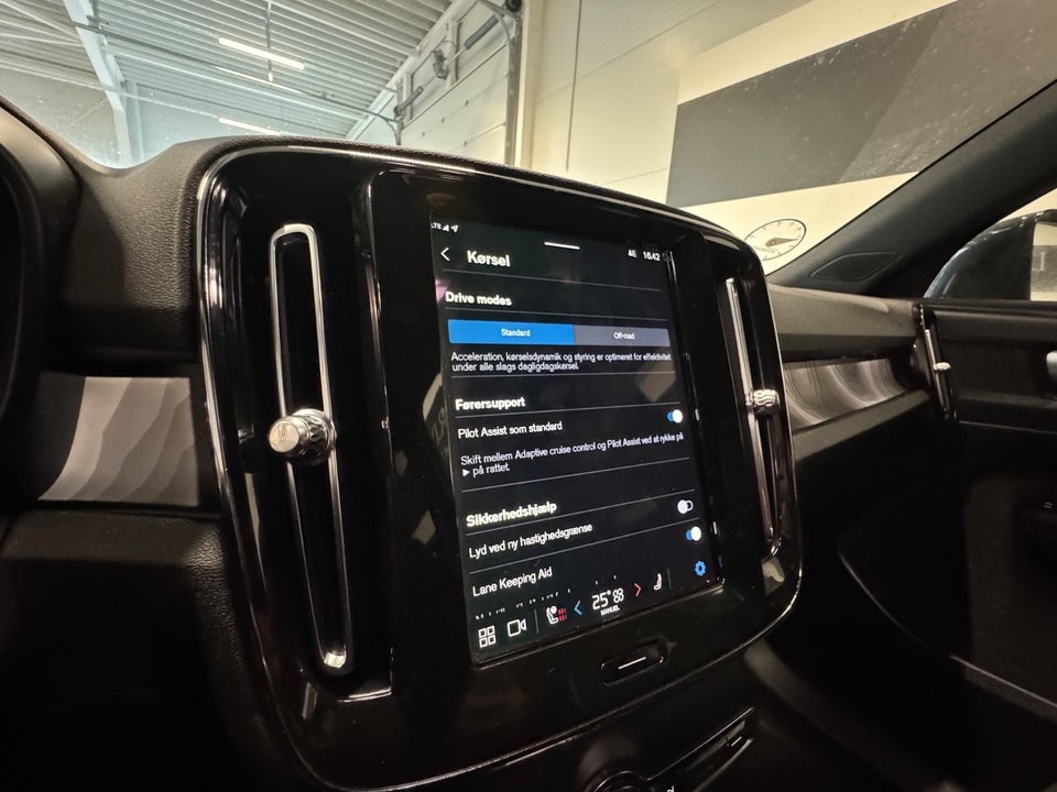 Volvo XC40 ReCharge Extended Range Plus 5d